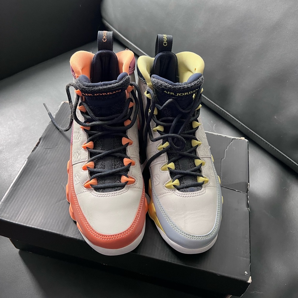 Air Jordan Retro women’s sneakers - Picture 3 of 9